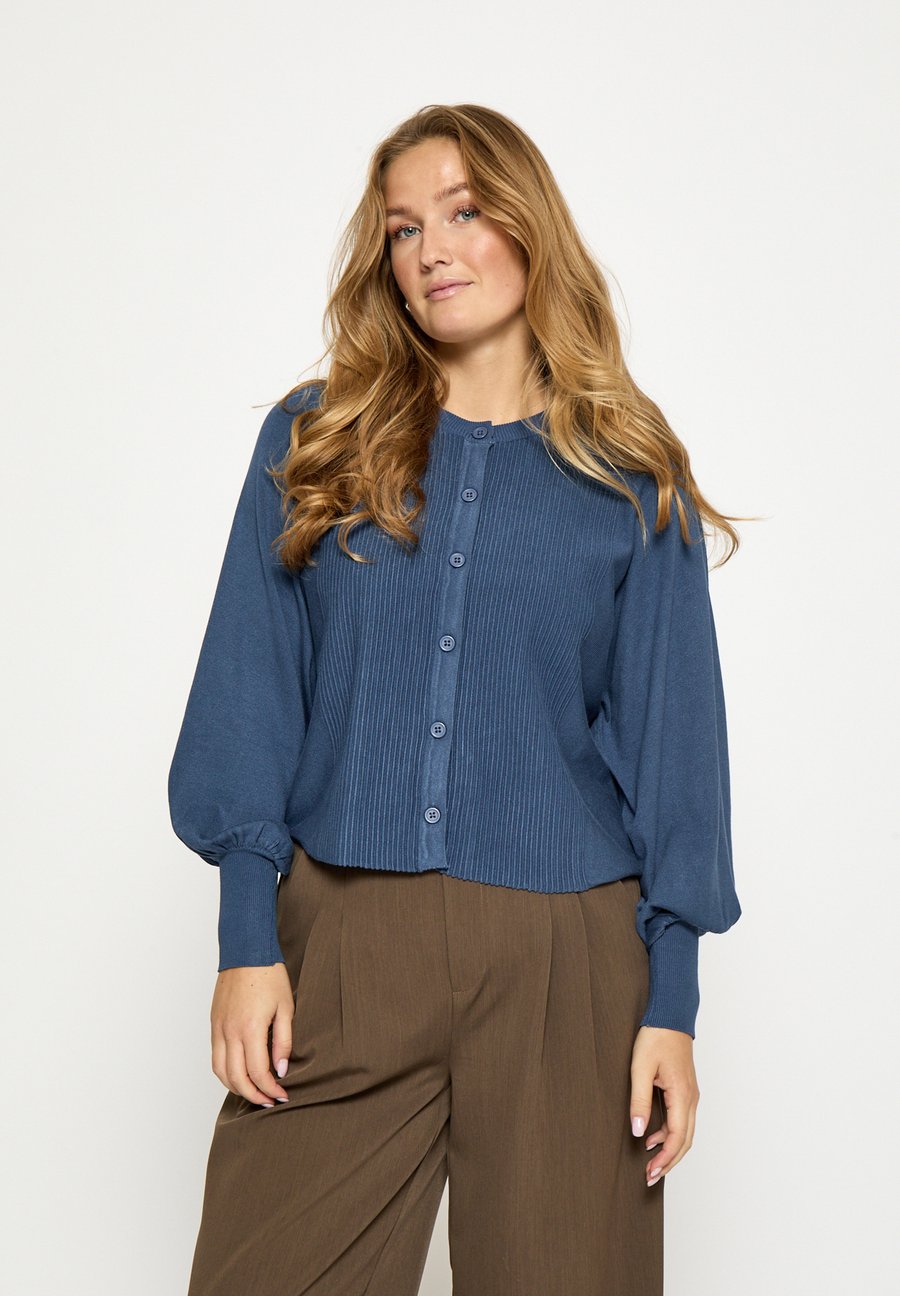 Кардиган PEPPERCORN Cardigan, Ensign Blue/Blue
Кардиган PEPPERCORN Cardigan, Ensign Blue/Blue