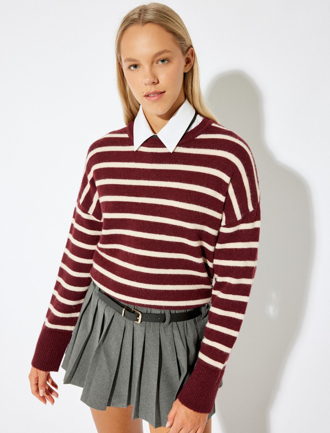 Koton Свитер в цвете бордо
Koton Свитер в цвете бордо