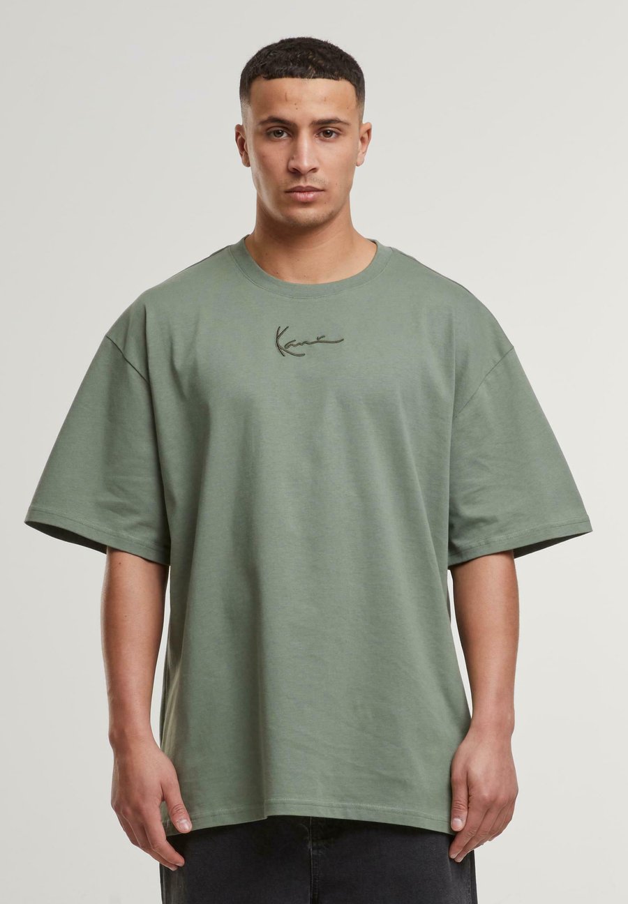 Футболка Karl Kani Basic T-shirt, Green, Зеленый, Футболка Karl Kani Basic T-shirt, Green
Футболка Karl Kani Basic T-shirt, Green, Зеленый, Футболка Karl Kani Basic T-shirt, Green