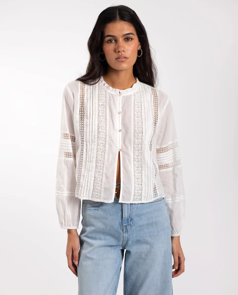 Женская блуза с длинным рукавом и кокеткой спереди The-Are, белый
Женская блуза с длинным рукавом и кокеткой спереди The-Are, белый