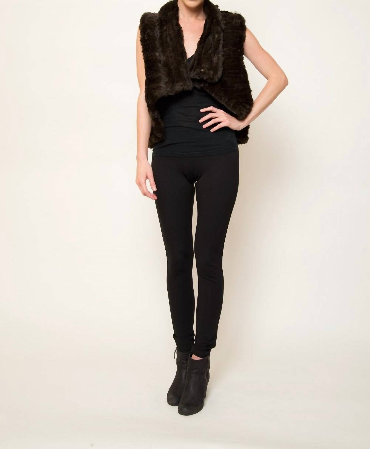 Жилет Carter коричневого цвета LOVE TOKEN
Жилет Carter коричневого цвета LOVE TOKEN