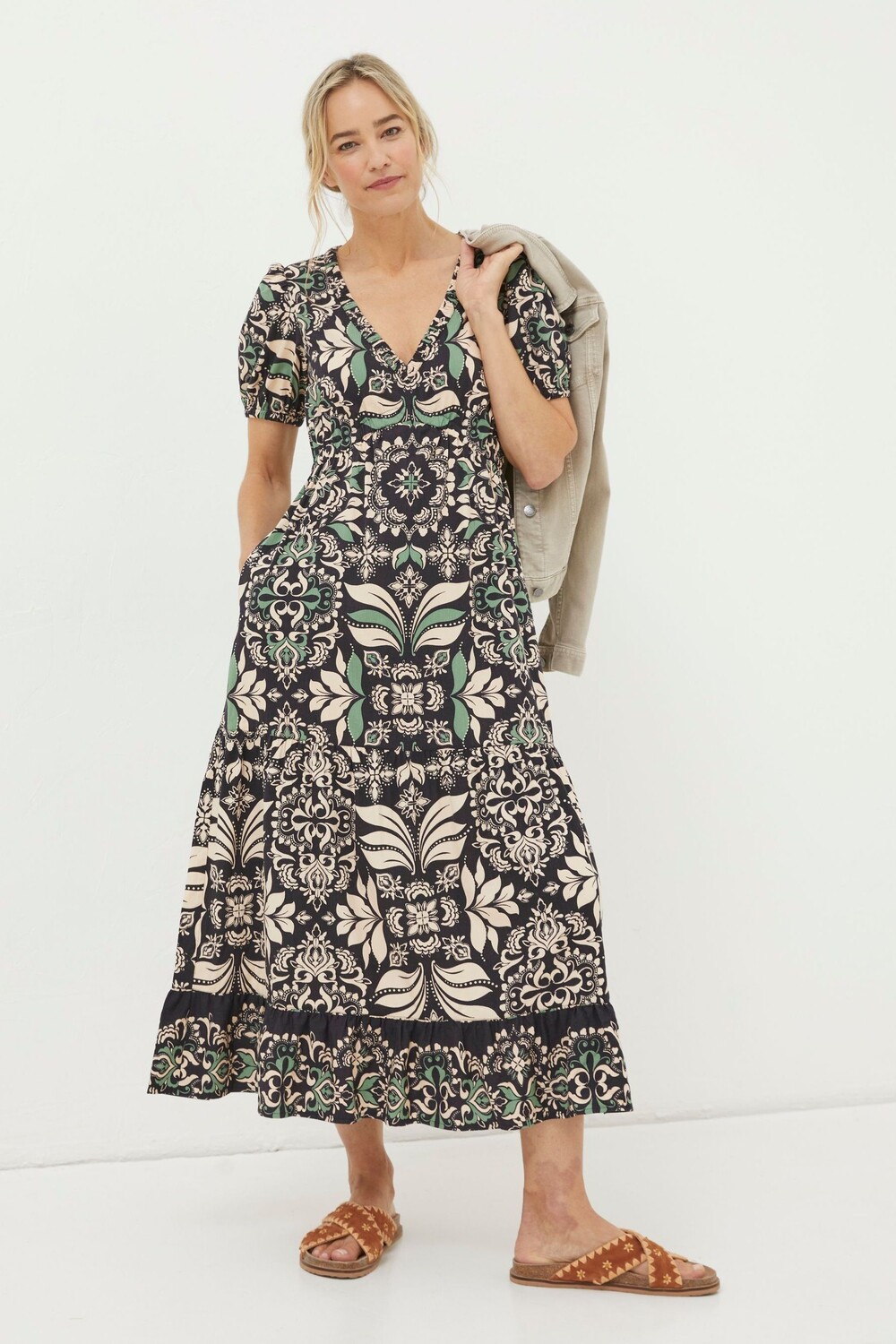 Платье миди Priya Fatface с мозаикой и узором в виде листьев Fat Face, черный
Платье миди Priya Fatface с мозаикой и узором в виде листьев Fat Face, черный