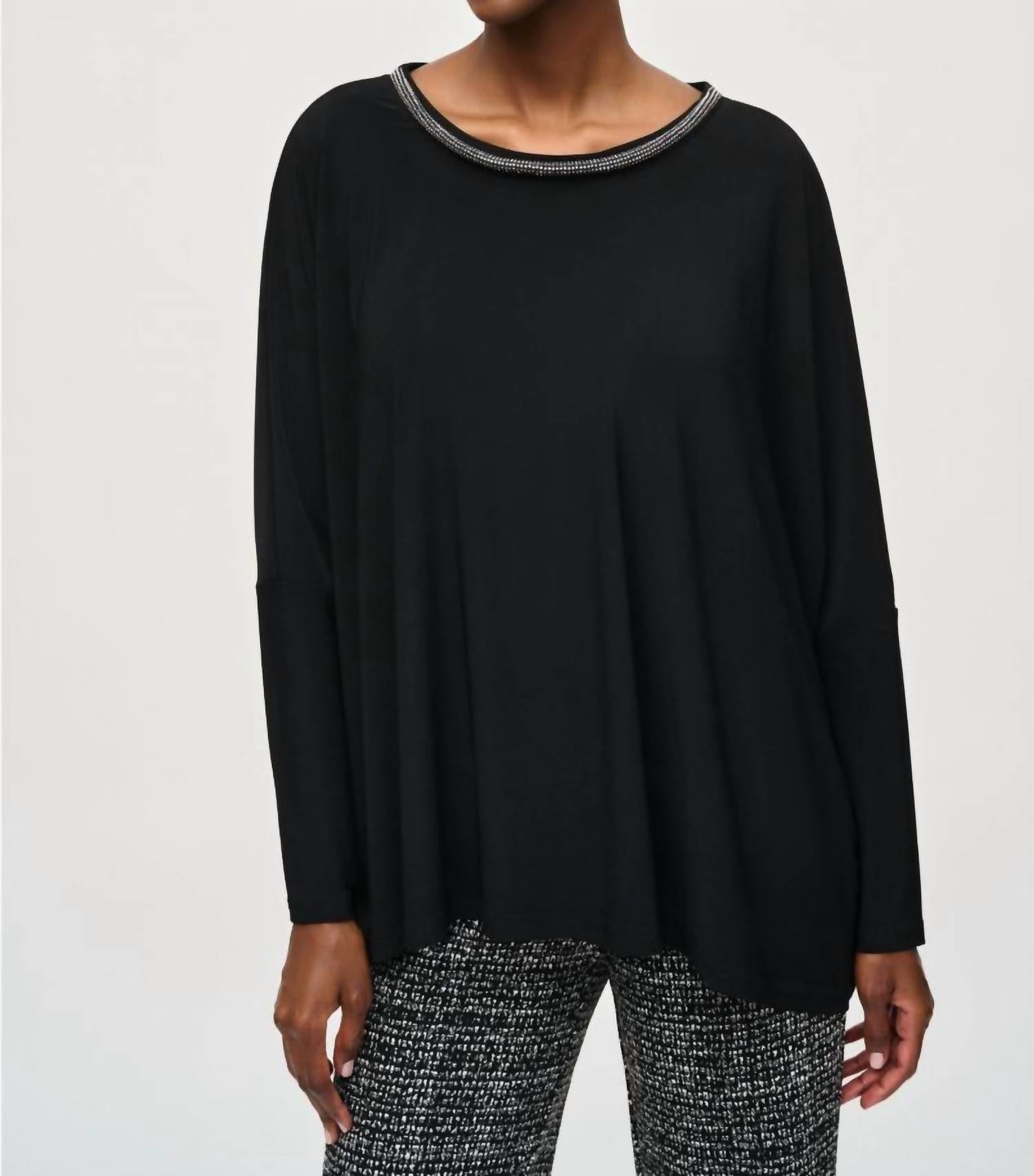 Черный оверсайз топ с круглым вырезом и декором Joseph Ribkoff
Черный оверсайз топ с круглым вырезом и декором Joseph Ribkoff