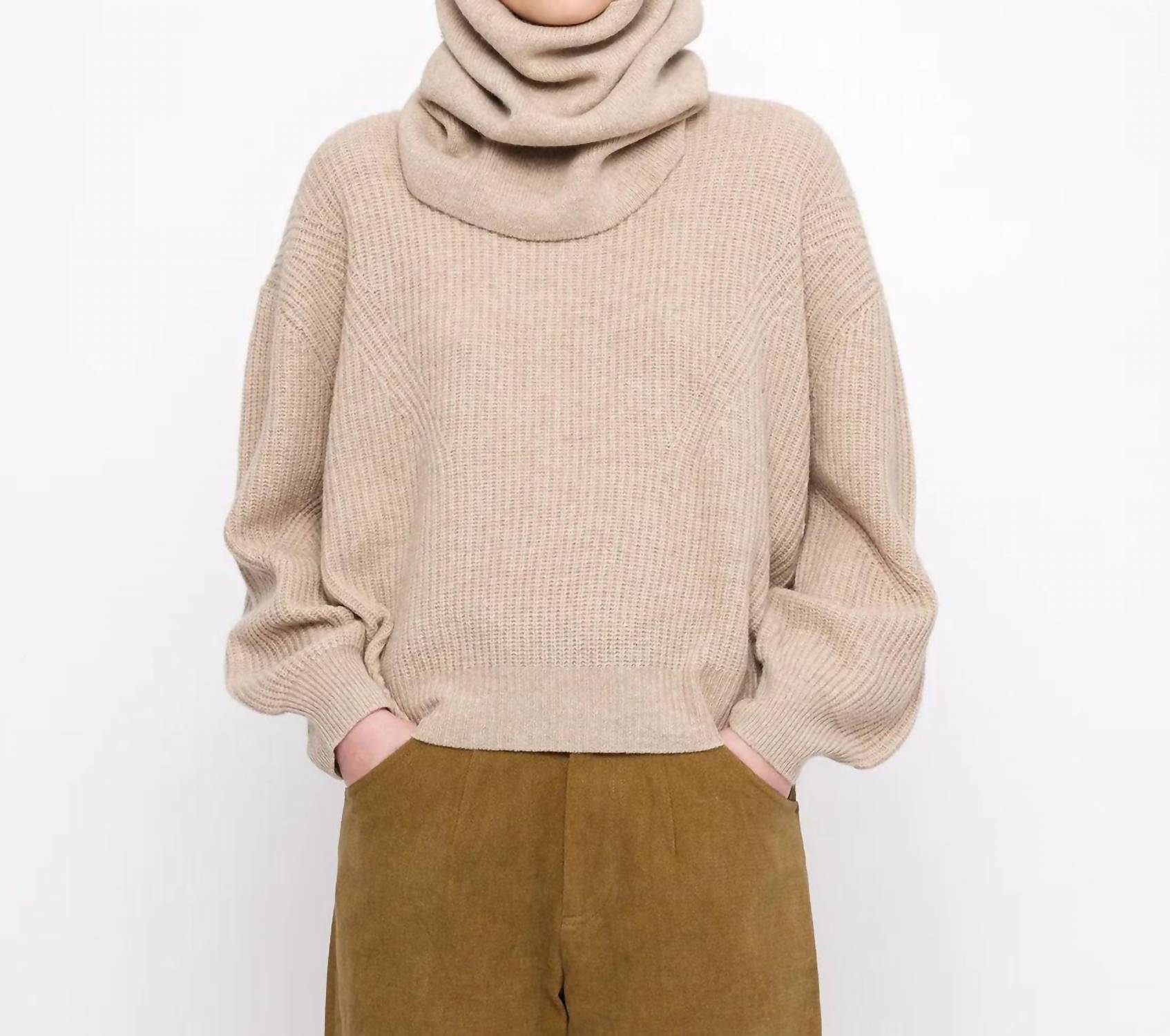 Фирменный шарф с кольцами из меха яка миндального цвета 7115 by SZEKI, цвет almond
Фирменный шарф с кольцами из меха яка миндального цвета 7115 by SZEKI, цвет almond