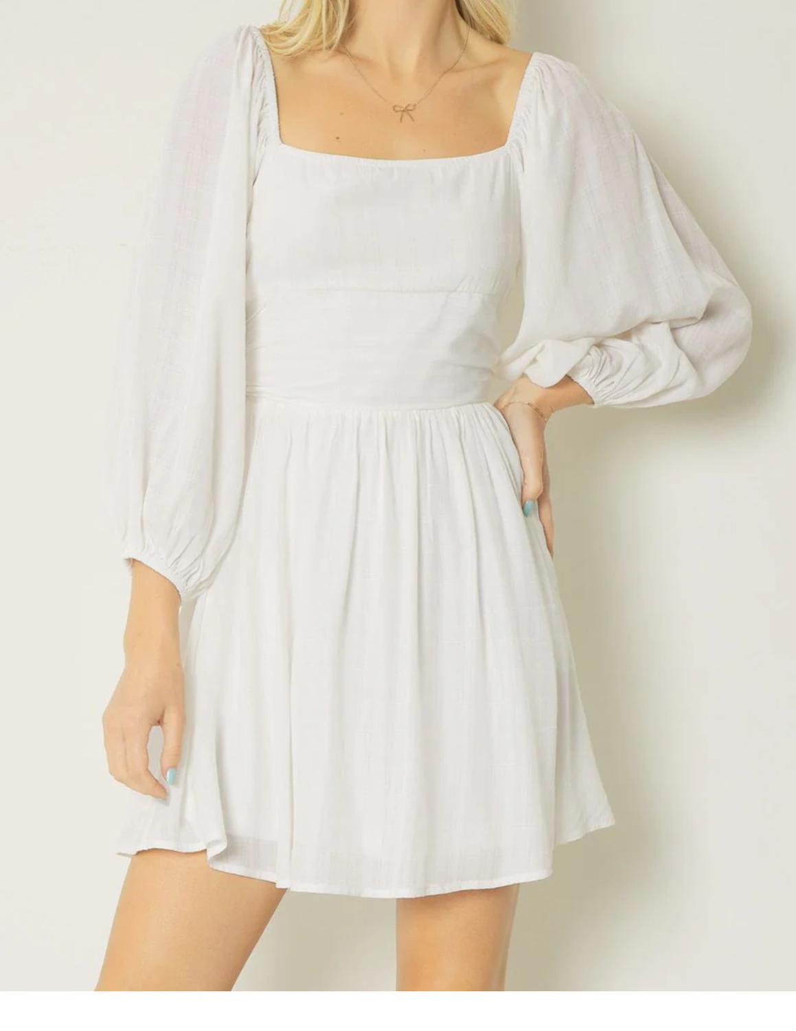 Мини-платье с завязками спереди в белом цвете Entro
Мини-платье с завязками спереди в белом цвете Entro