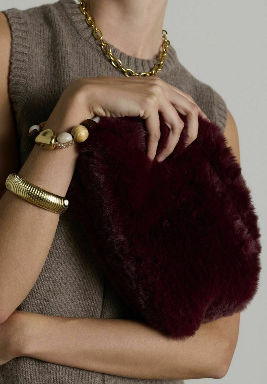 Клатч Manfield Clutch, Rot/Red
Клатч Manfield Clutch, Rot/Red