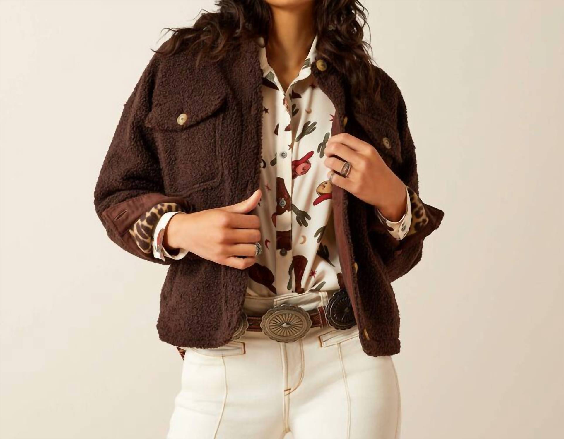 Укороченная куртка из шерпы Julep в цвете Mole ARIAT
Укороченная куртка из шерпы Julep в цвете Mole ARIAT