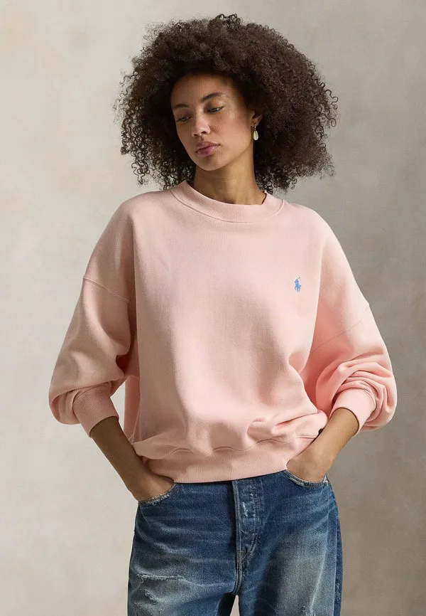 Флисовая толстовка с круглым вырезом Polo Ralph Lauren, Pink Sand, Розовый, Флисовая толстовка с круглым вырезом Polo Ralph Lauren, Pink Sand
Флисовая толстовка с круглым вырезом Polo Ralph Lauren, Pink Sand, Розовый, Флисовая толстовка с круглым вырезом Polo Ralph Lauren, Pink Sand