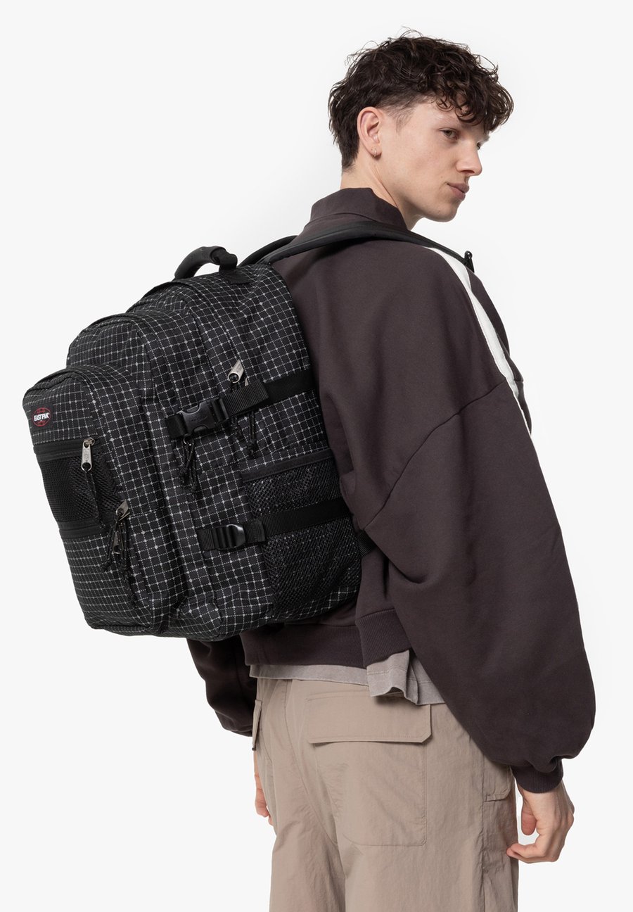 Рюкзак Eastpak SUPLYER, Refleks Space Black/Black
Рюкзак Eastpak SUPLYER, Refleks Space Black/Black