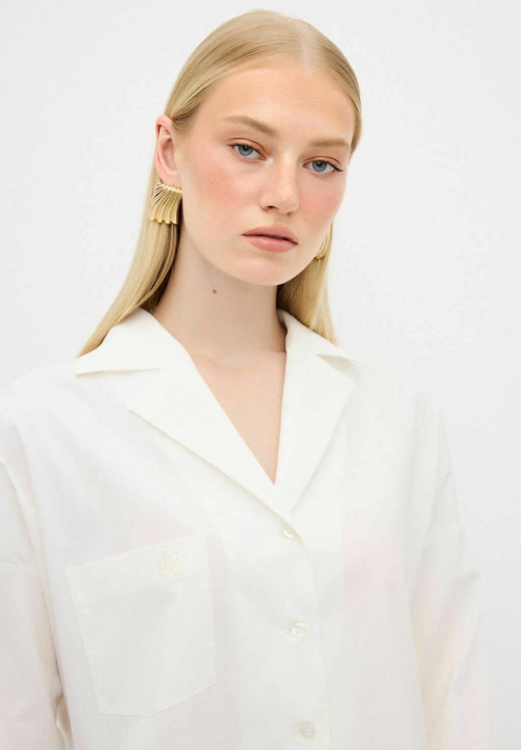 Блузка на пуговицах adL, белый
Блузка на пуговицах adL, белый