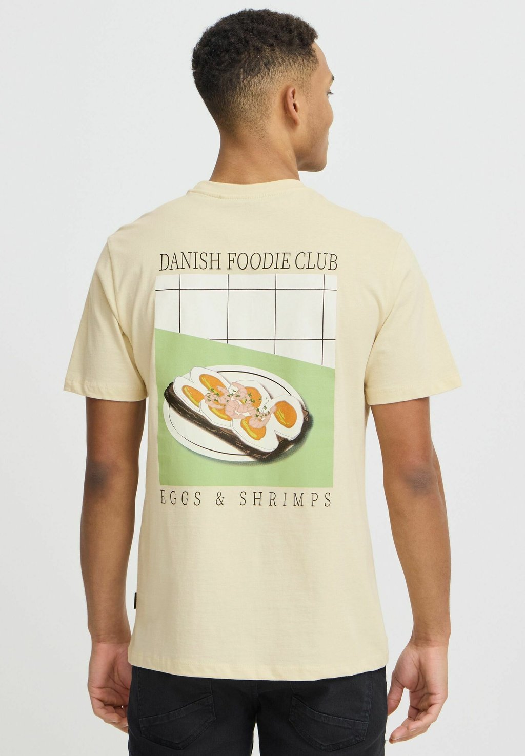 Футболка с принтом BHVAGO Blend, бежевый
Футболка с принтом BHVAGO Blend, бежевый