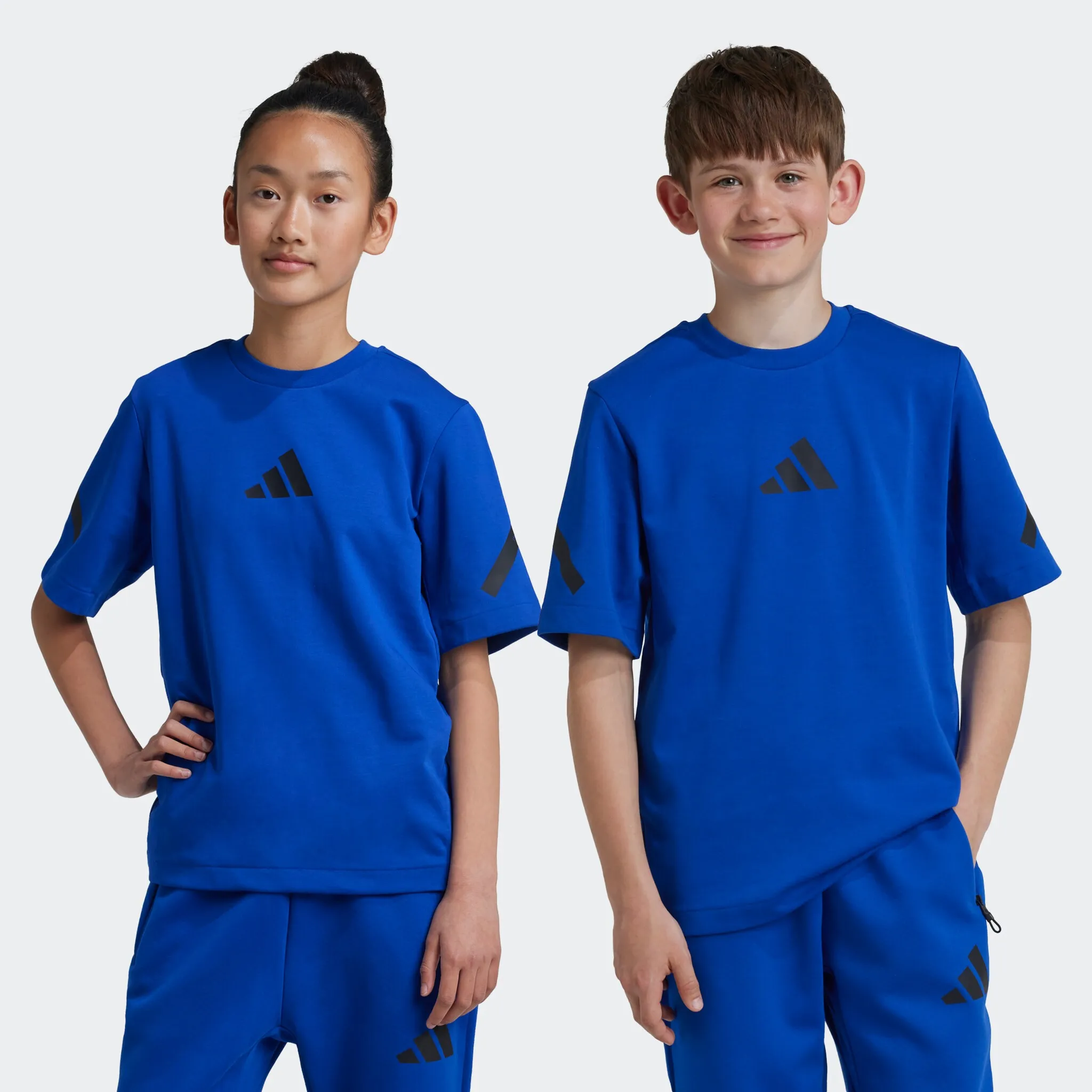 Футболка adidas Sportswear «J ZNE TEE», цвет Royal Blue / Black 
Футболка adidas Sportswear «J ZNE TEE», цвет Royal Blue / Black