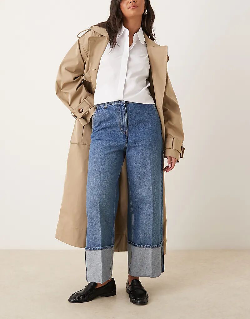 Джинсовые брюки ARKET с глубокими отворотами, чистого темно-синего цвета
Джинсовые брюки ARKET с глубокими отворотами, чистого темно-синего цвета