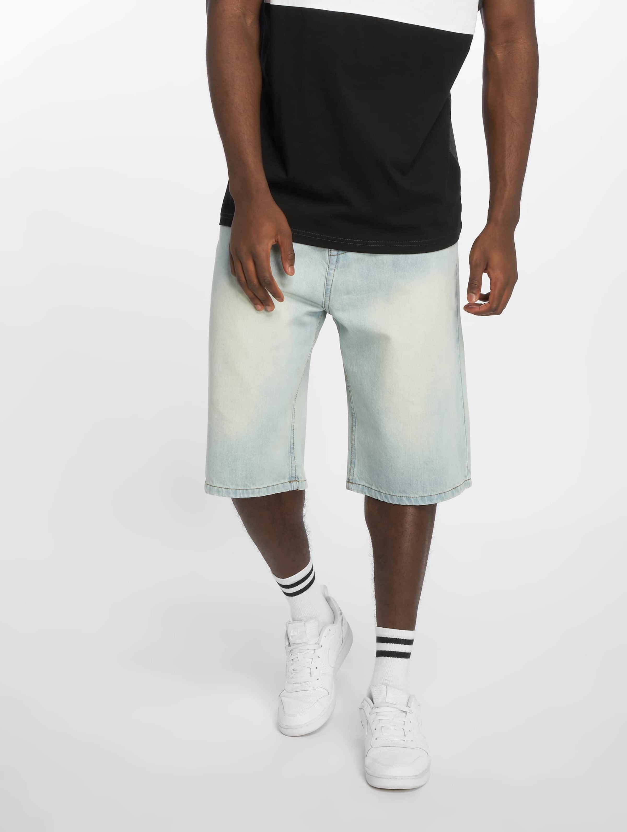 ROCAWEAR Широкие шорты 'Fri' в синем дениме
ROCAWEAR Широкие шорты 'Fri' в синем дениме