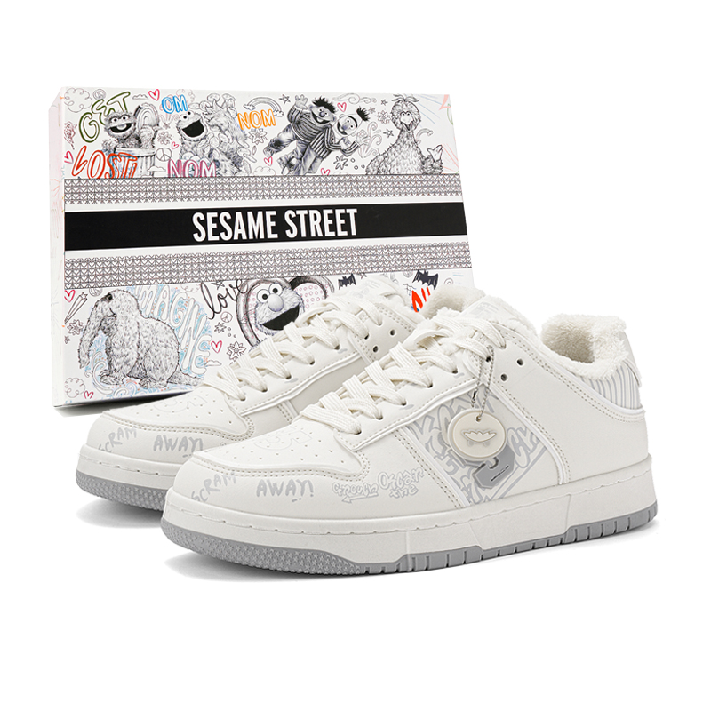 SESAME STREET Юнисекс скейтерские крю низкие экрю/черный экрю (с флисовой подкладкой), цвет Ecru (Fleece-Lined) 
SESAME STREET Юнисекс скейтерские крю низкие экрю/черный экрю (с флисовой подкладкой), цвет Ecru (Fleece-Lined)