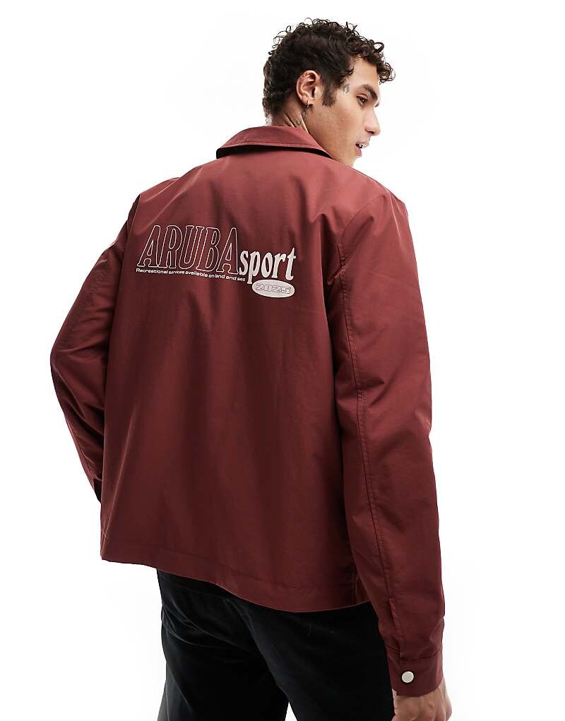 ASOS DESIGN – красная легкая куртка Harrington в студенческом стиле с белой надписью на спине
ASOS DESIGN – красная легкая куртка Harrington в студенческом стиле с белой надписью на спине