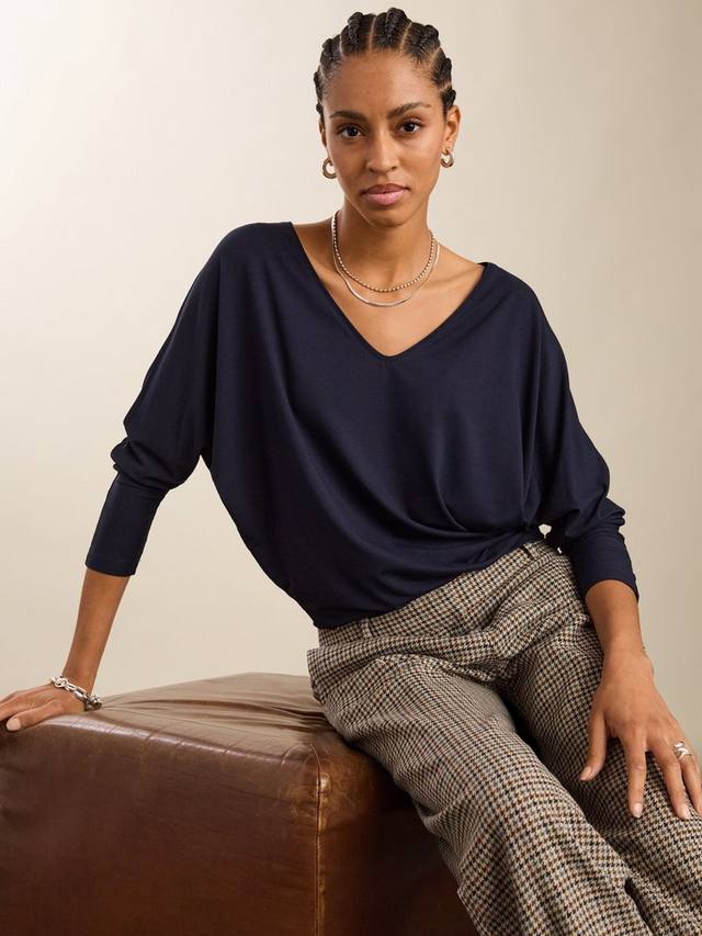 Топ Ella с V-образным вырезом Baukjen, Classic Navy
Топ Ella с V-образным вырезом Baukjen, Classic Navy