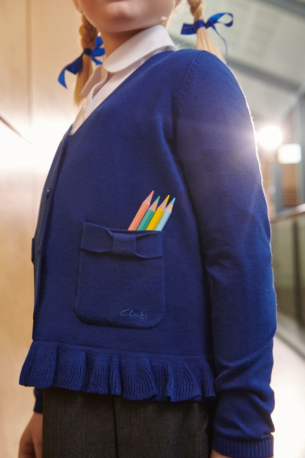 Школьный кардиган с V-образным вырезом Clarks, синий
Школьный кардиган с V-образным вырезом Clarks, синий