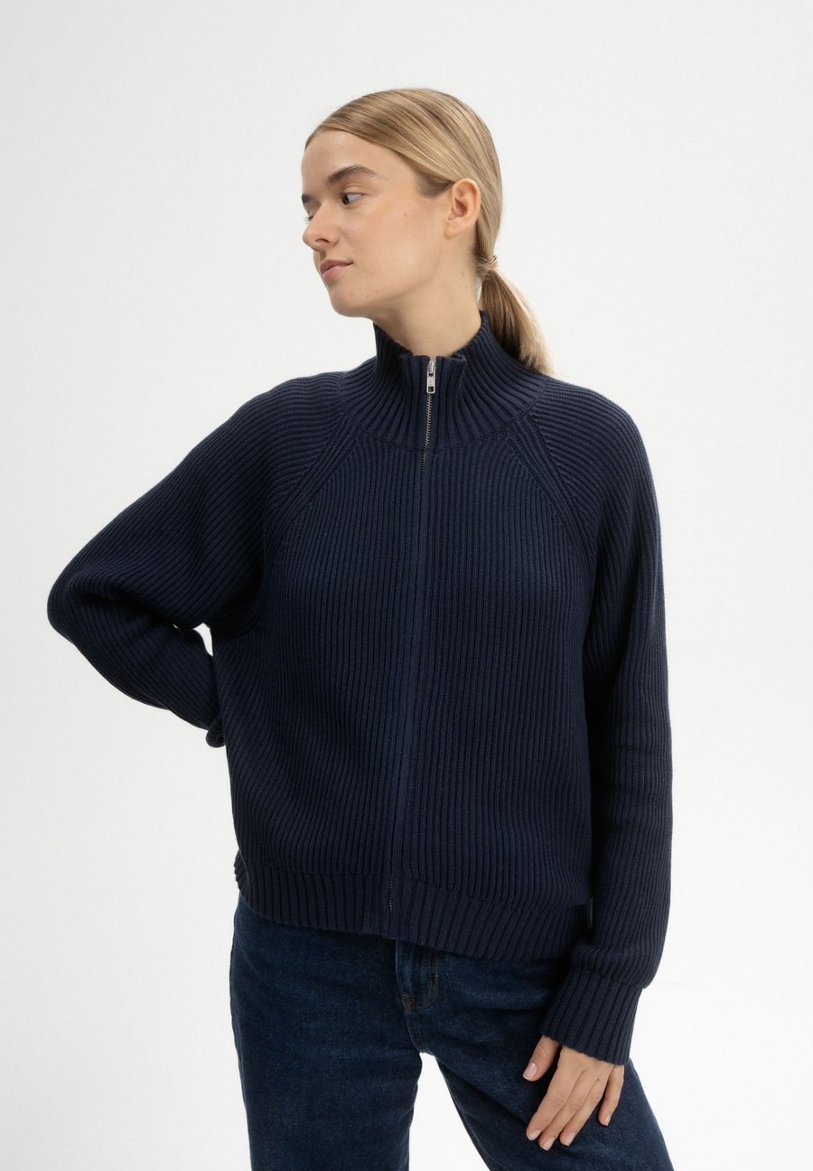 Кардиган MELA KAMUKA, Navy/Dark Blue
Кардиган MELA KAMUKA, Navy/Dark Blue