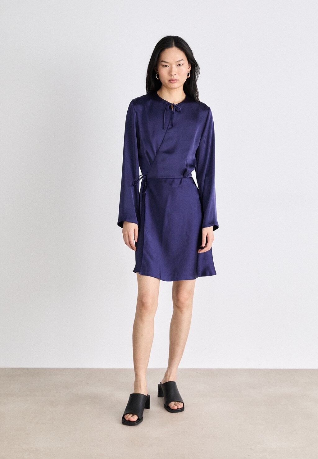 Коктейльное платье / Вечернее платье Sanikki Dress Samsøe Samsøe, темно-синий
Коктейльное платье / Вечернее платье Sanikki Dress Samsøe Samsøe, темно-синий