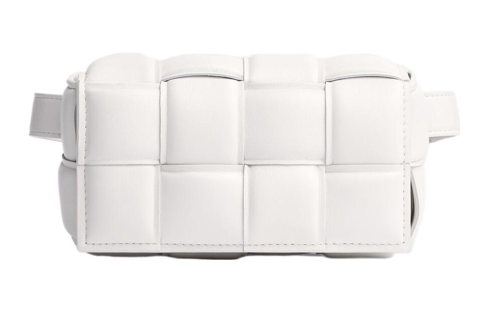 Сумка-кошелек на пояс с мягкой подкладкой Intreccio белая Bottega Veneta
Сумка-кошелек на пояс с мягкой подкладкой Intreccio белая Bottega Veneta