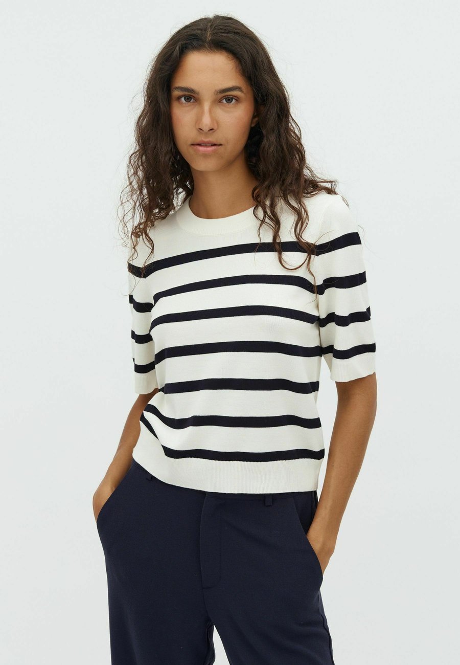 Футболка mbyM CARLA, Night Sky Sugar Stripe/Dark Blue
Футболка mbyM CARLA, Night Sky Sugar Stripe/Dark Blue