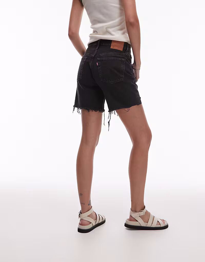 Шорты 501 длиной до середины бедра с потертым краем черного цвета Levi'S
Шорты 501 длиной до середины бедра с потертым краем черного цвета Levi'S