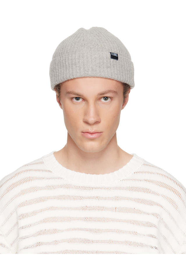 Mm6 Maison Margiela Серая ребристая шерстяная шапка-бини
Mm6 Maison Margiela Серая ребристая шерстяная шапка-бини