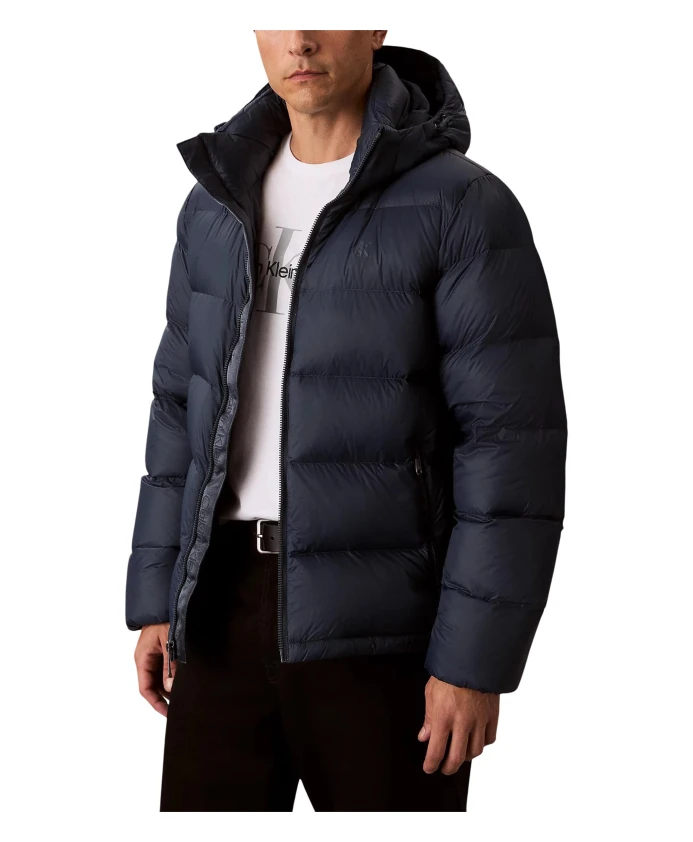 Нейлоновая куртка с длинными рукавами и отстегивающимся капюшоном. Calvin Klein Jeans, синий
Нейлоновая куртка с длинными рукавами и отстегивающимся капюшоном. Calvin Klein Jeans, синий