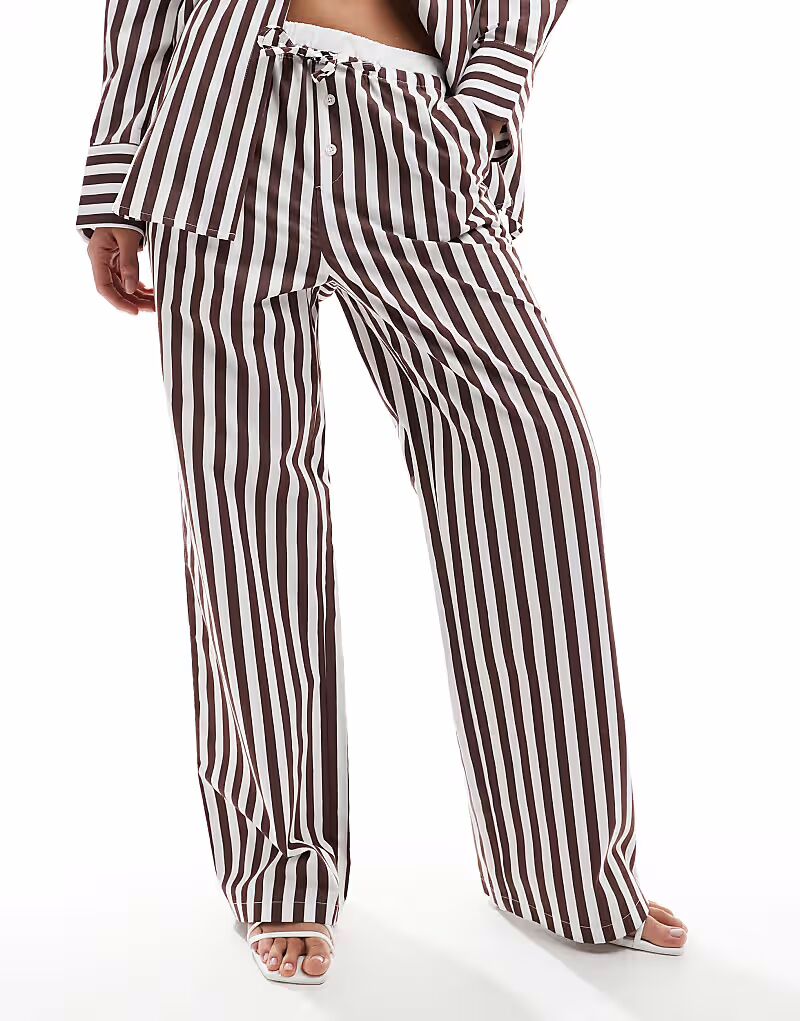 4th & Reckless комплект из хлопковых брюк с широкими штанинами и боксерскими деталями, завязкой на талии, в коричневую полоску
4th & Reckless комплект из хлопковых брюк с широкими штанинами и боксерскими деталями, завязкой на талии, в коричневую полоску