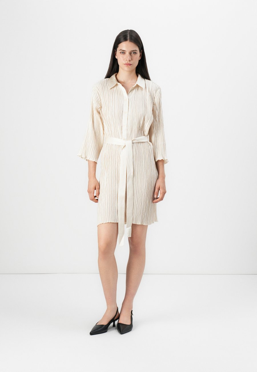 Платье Selected Femme SLFELMA SHORT SHIRT DRESS, Sandshell/Off-White
Платье Selected Femme SLFELMA SHORT SHIRT DRESS, Sandshell/Off-White