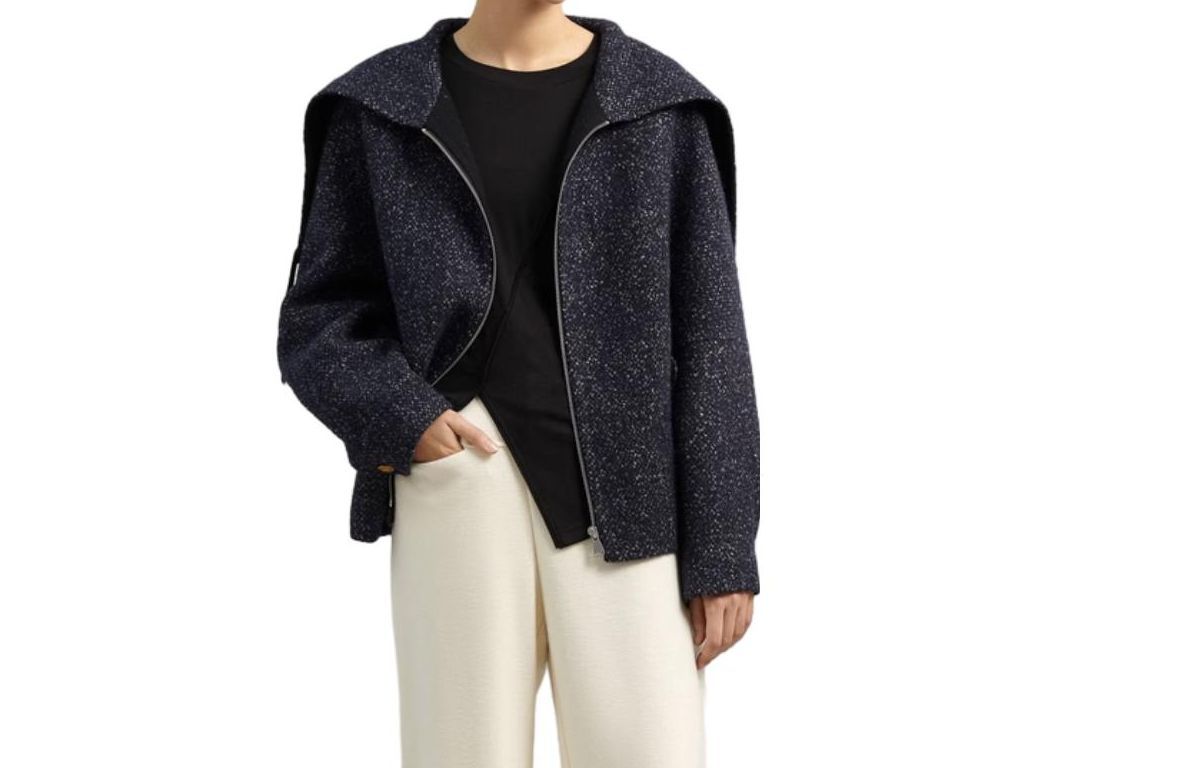 ELLE Пальто FW23 женское синее с цветочным принтом
ELLE Пальто FW23 женское синее с цветочным принтом