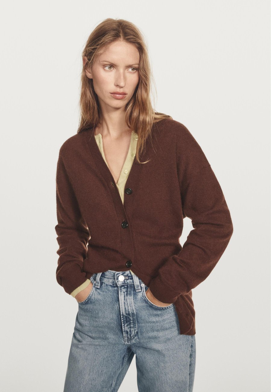 Кардиган Massimo Dutti BUTTONED OVERSIZE WITH V-NECK, Bordeaux
Кардиган Massimo Dutti BUTTONED OVERSIZE WITH V-NECK, Bordeaux