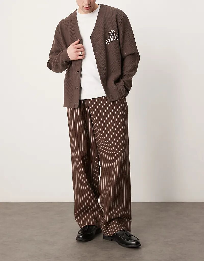 Широкие элегантные брюки с отворотом в коричневую полоску ASOS DESIGN
Широкие элегантные брюки с отворотом в коричневую полоску ASOS DESIGN