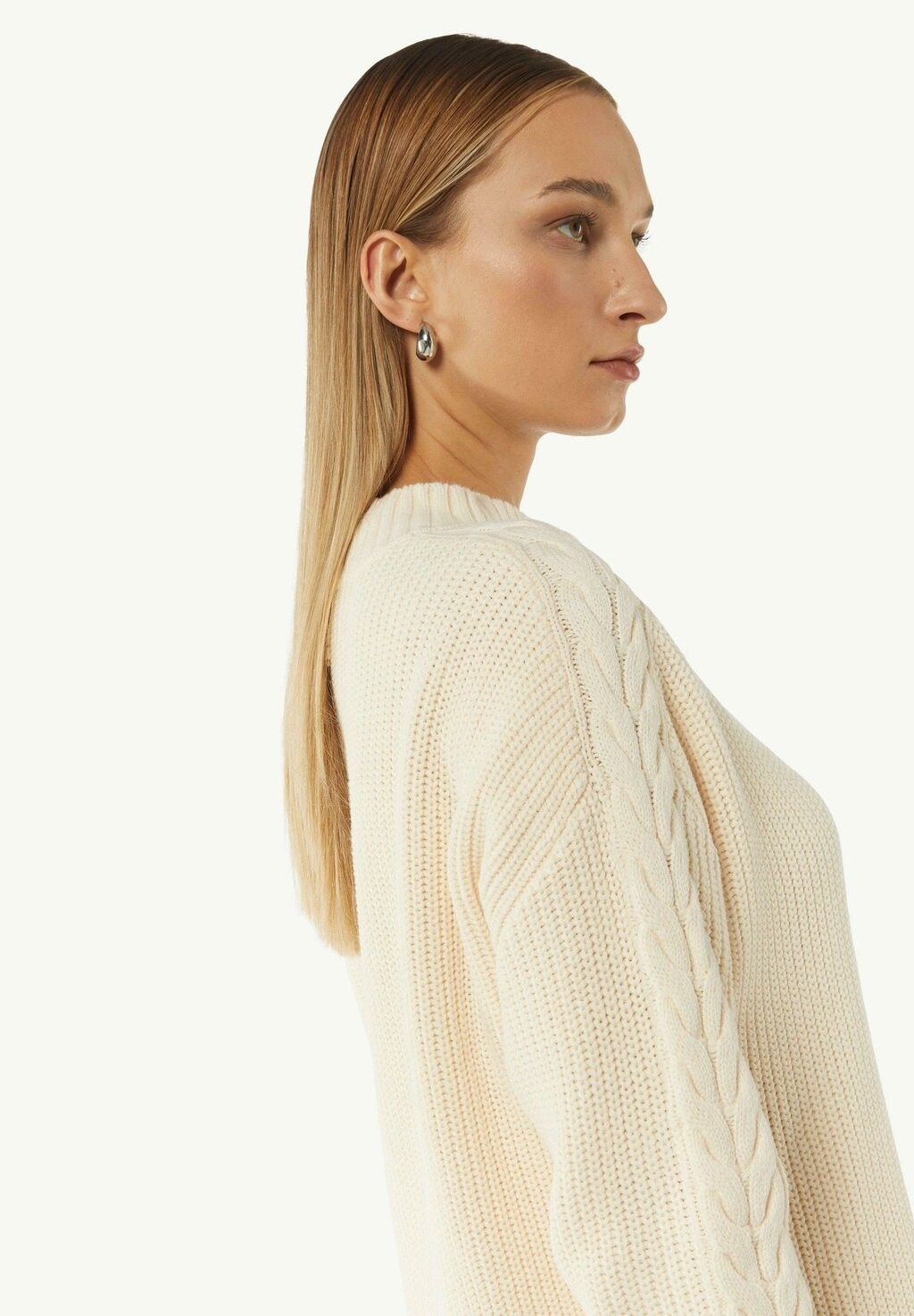 Платье-джемпер MIT ZOPFMUSTER AM ÄRMEL comma casual identity, молочный
Платье-джемпер MIT ZOPFMUSTER AM ÄRMEL comma casual identity, молочный