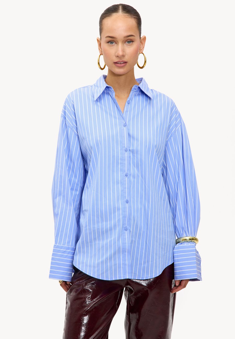 Блуза LOAVIES Button-down blouse, Stripes Blue Light/Light Blue
Блуза LOAVIES Button-down blouse, Stripes Blue Light/Light Blue