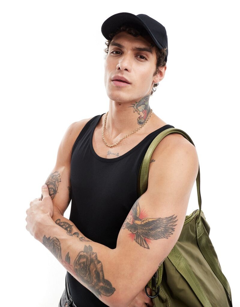 ASOS DESIGN — приталенная майка черного цвета 
ASOS DESIGN — приталенная майка черного цвета