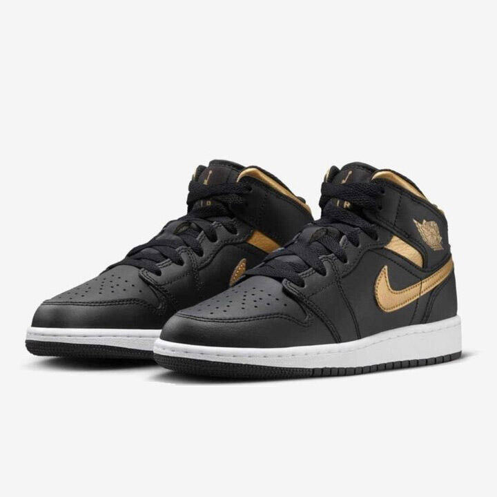 Мужские спортивные кроссовки Nike Air Jordan 1 Mid
Мужские спортивные кроссовки Nike Air Jordan 1 Mid