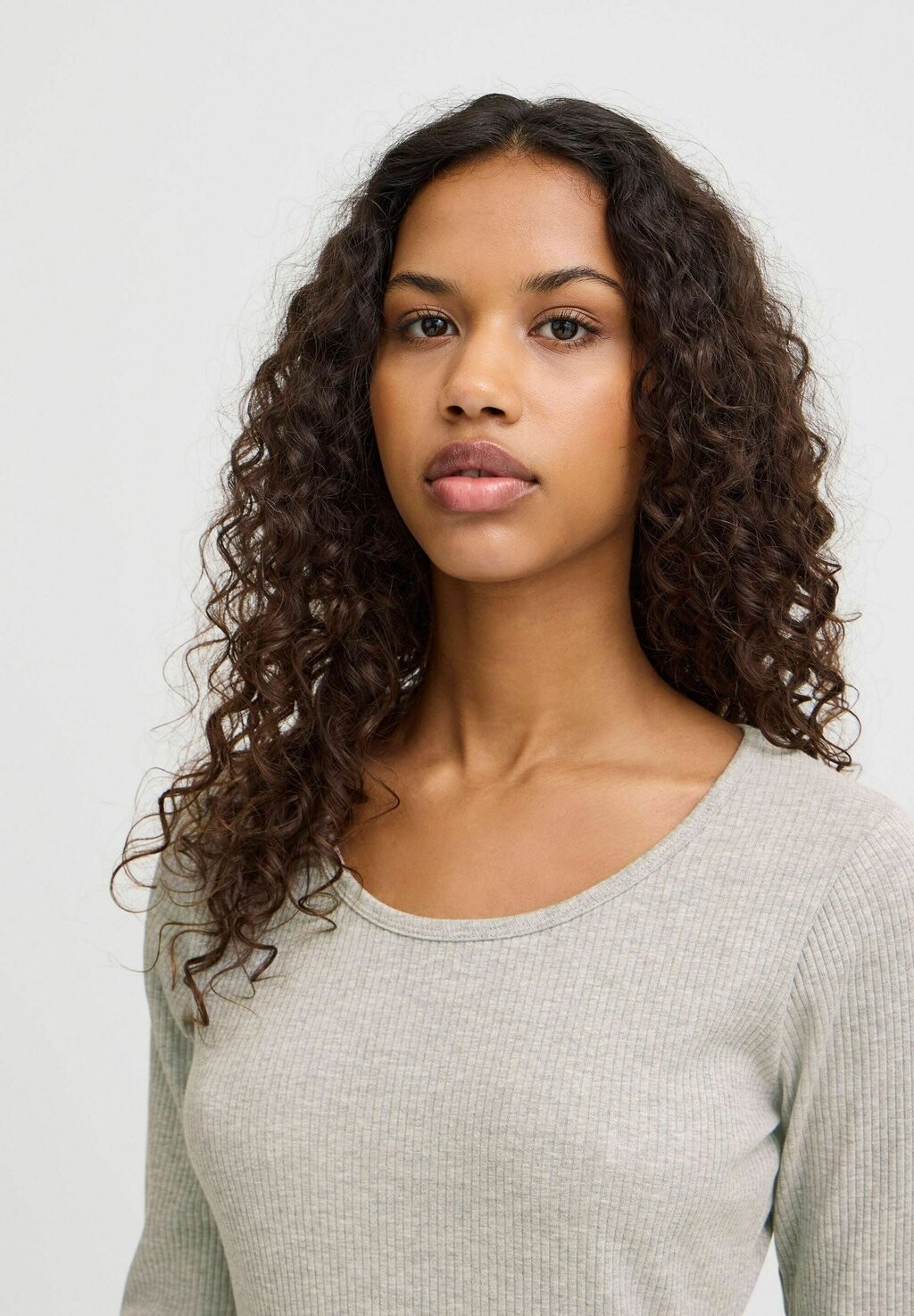 Топ с длинными рукавами ICHI, серый
Топ с длинными рукавами ICHI, серый