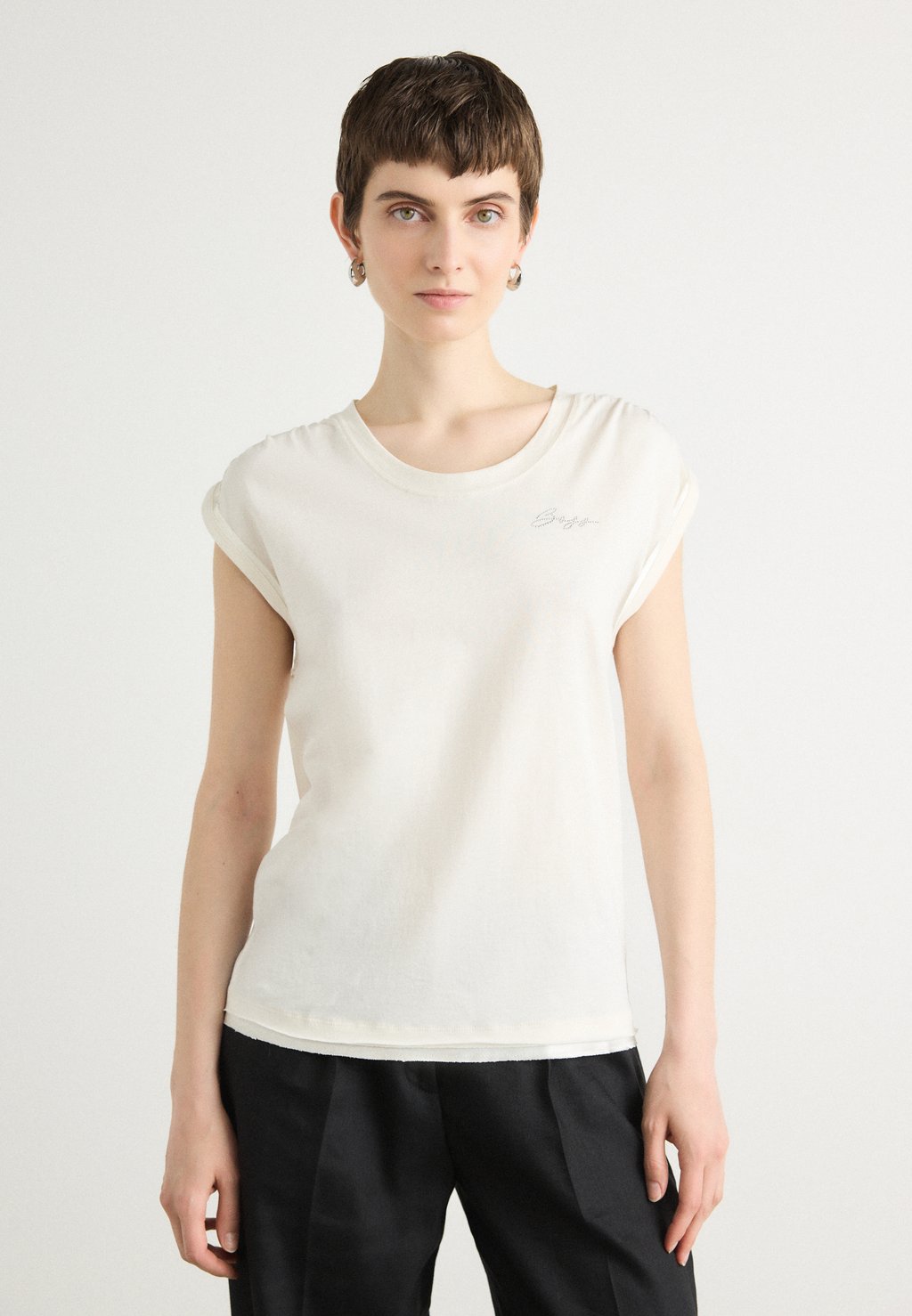 Базовая футболка ELAI BOSS, белый
Базовая футболка ELAI BOSS, белый