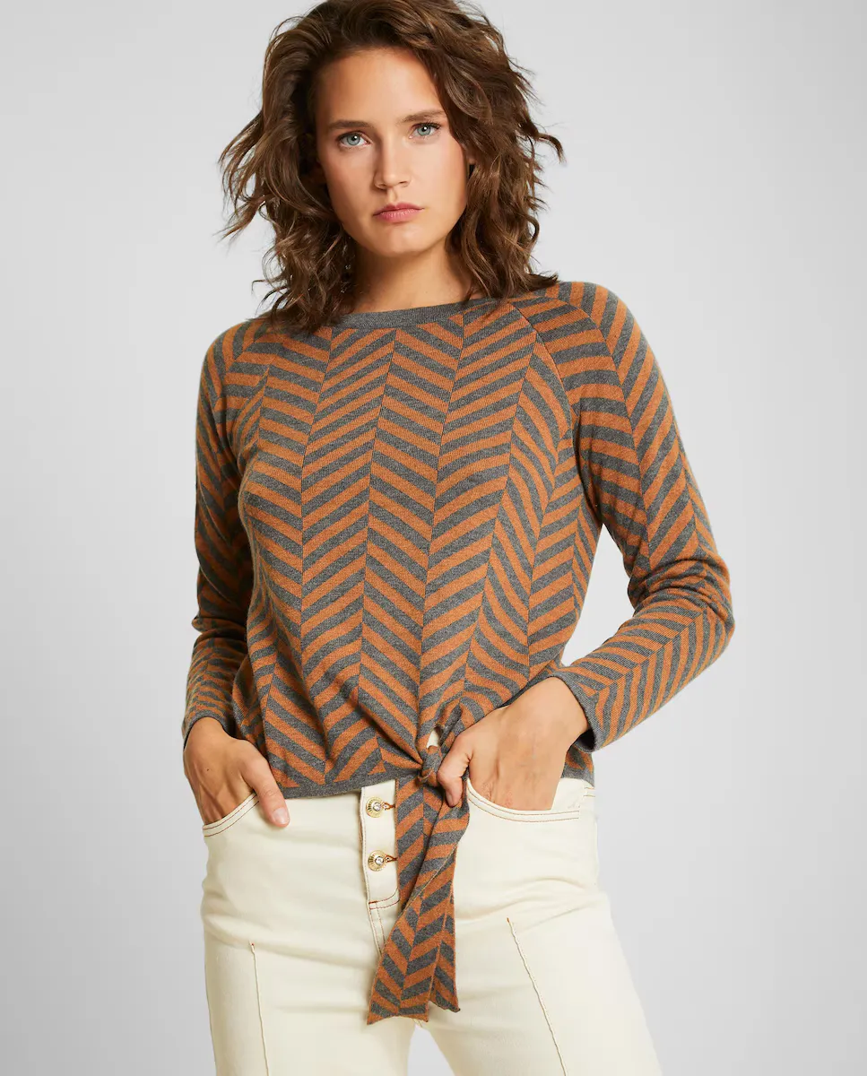 Женский свитер в асимметричную полоску Trucco, серый
Женский свитер в асимметричную полоску Trucco, серый