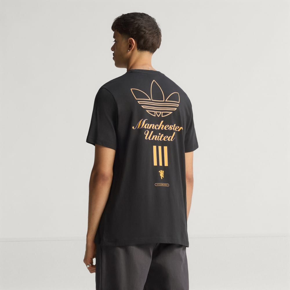 Футболка Adidas Manchester United Terrace Icons Graphic Tee, черный
Футболка Adidas Manchester United Terrace Icons Graphic Tee, черный