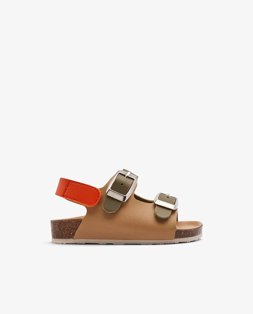 Органические детские босоножки закрытые с двойной пряжкой Conguitos, цвет Marrón claro 
Органические детские босоножки закрытые с двойной пряжкой Conguitos, цвет Marrón claro