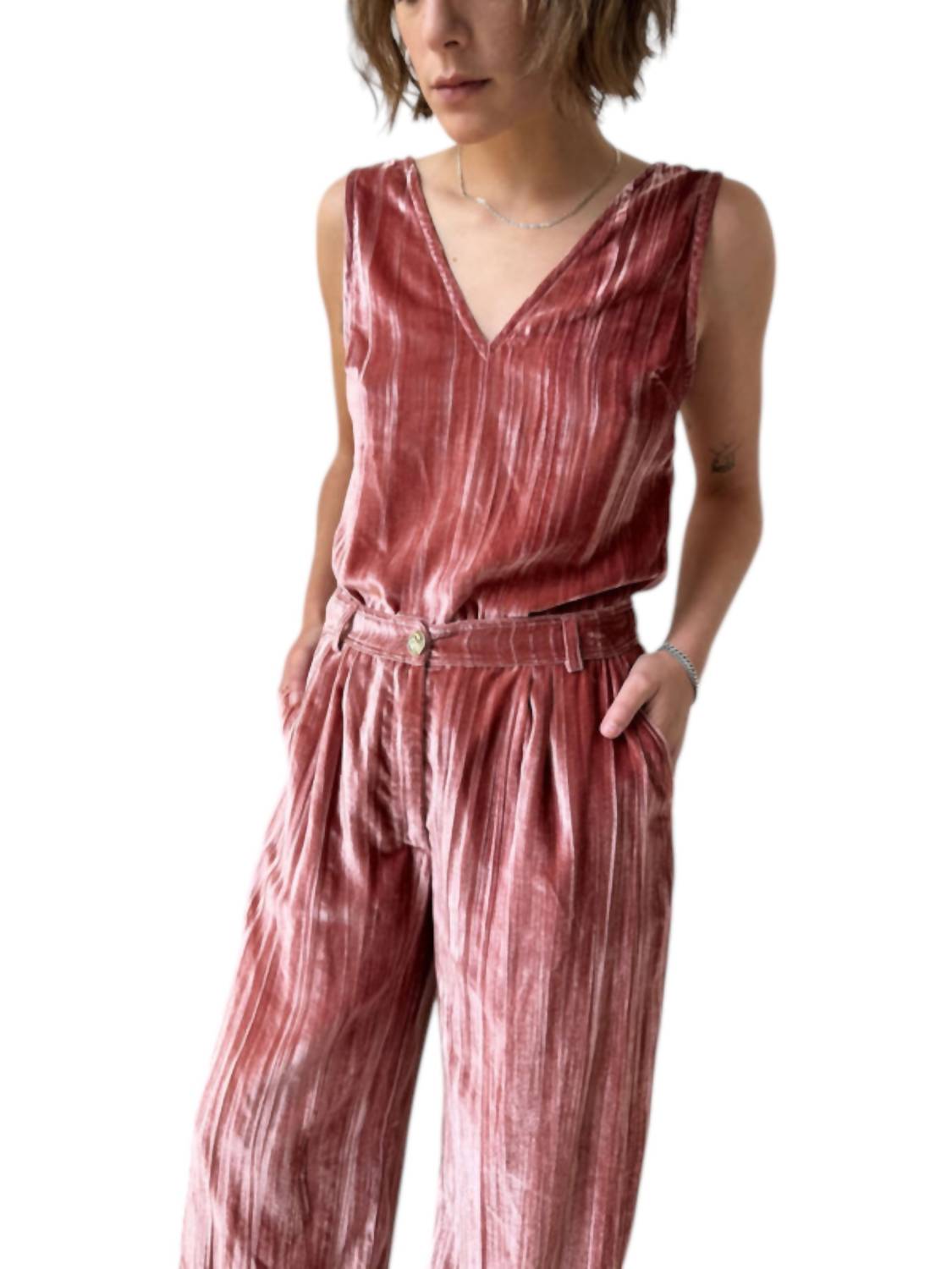 Топ-топ Ave Velvet в терракотовом цвете Nation LTD, цвет terracotta
Топ-топ Ave Velvet в терракотовом цвете Nation LTD, цвет terracotta