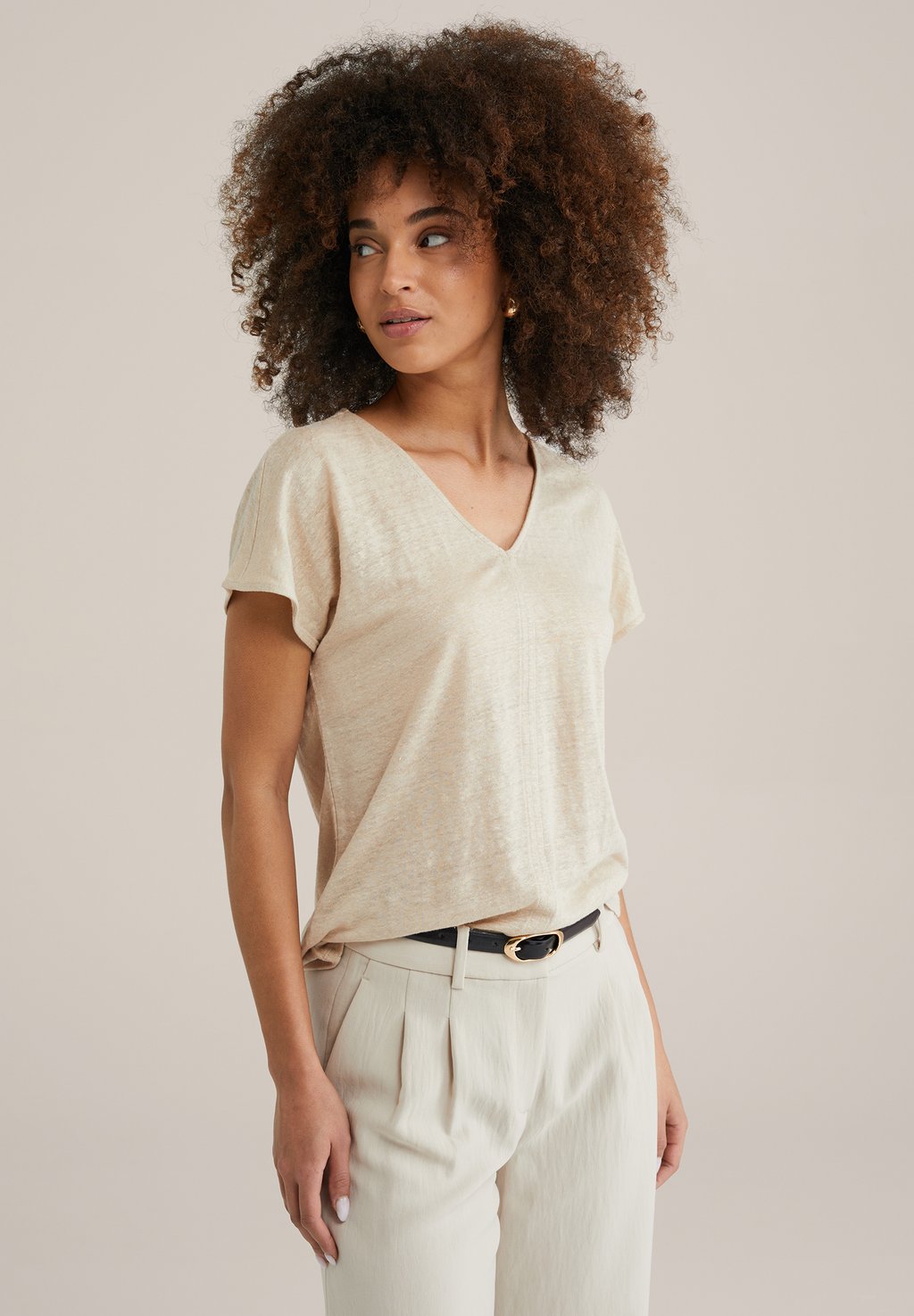 Базовая футболка WE Fashion, бежевый 
Базовая футболка WE Fashion, бежевый