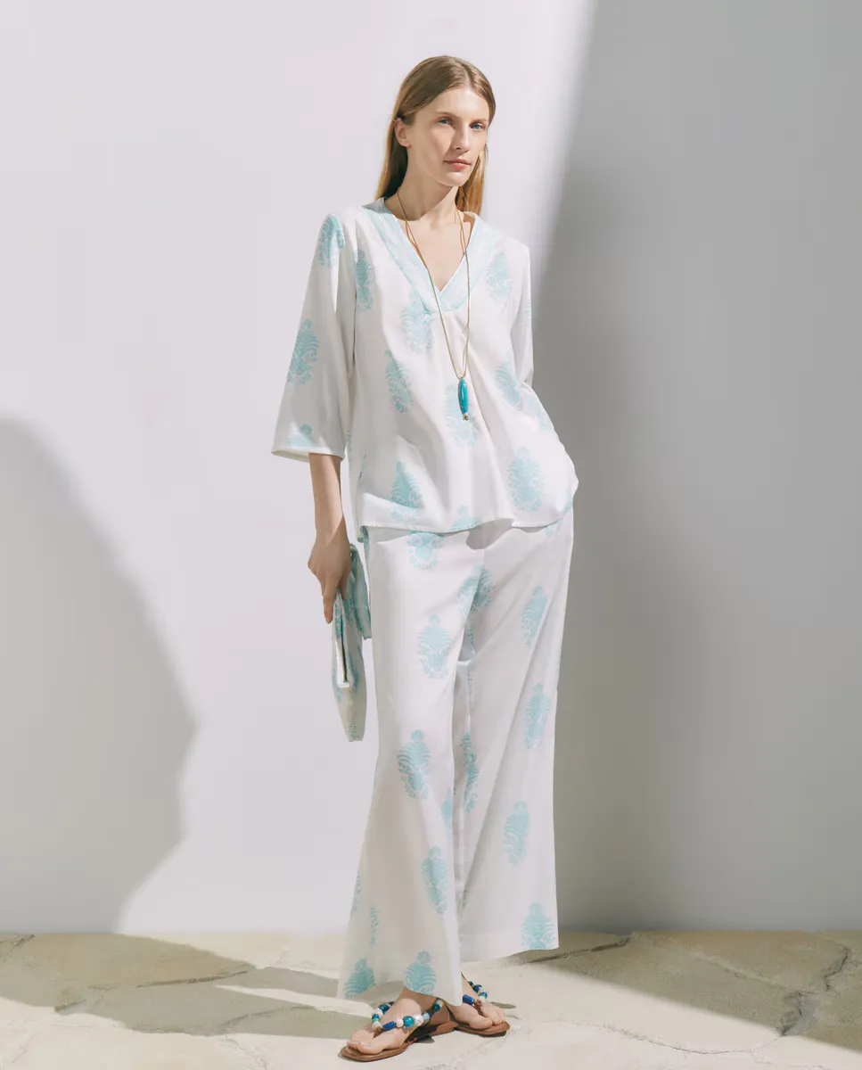 Женский комплект с каймовым принтом Stella Rittwagen, белый
Женский комплект с каймовым принтом Stella Rittwagen, белый