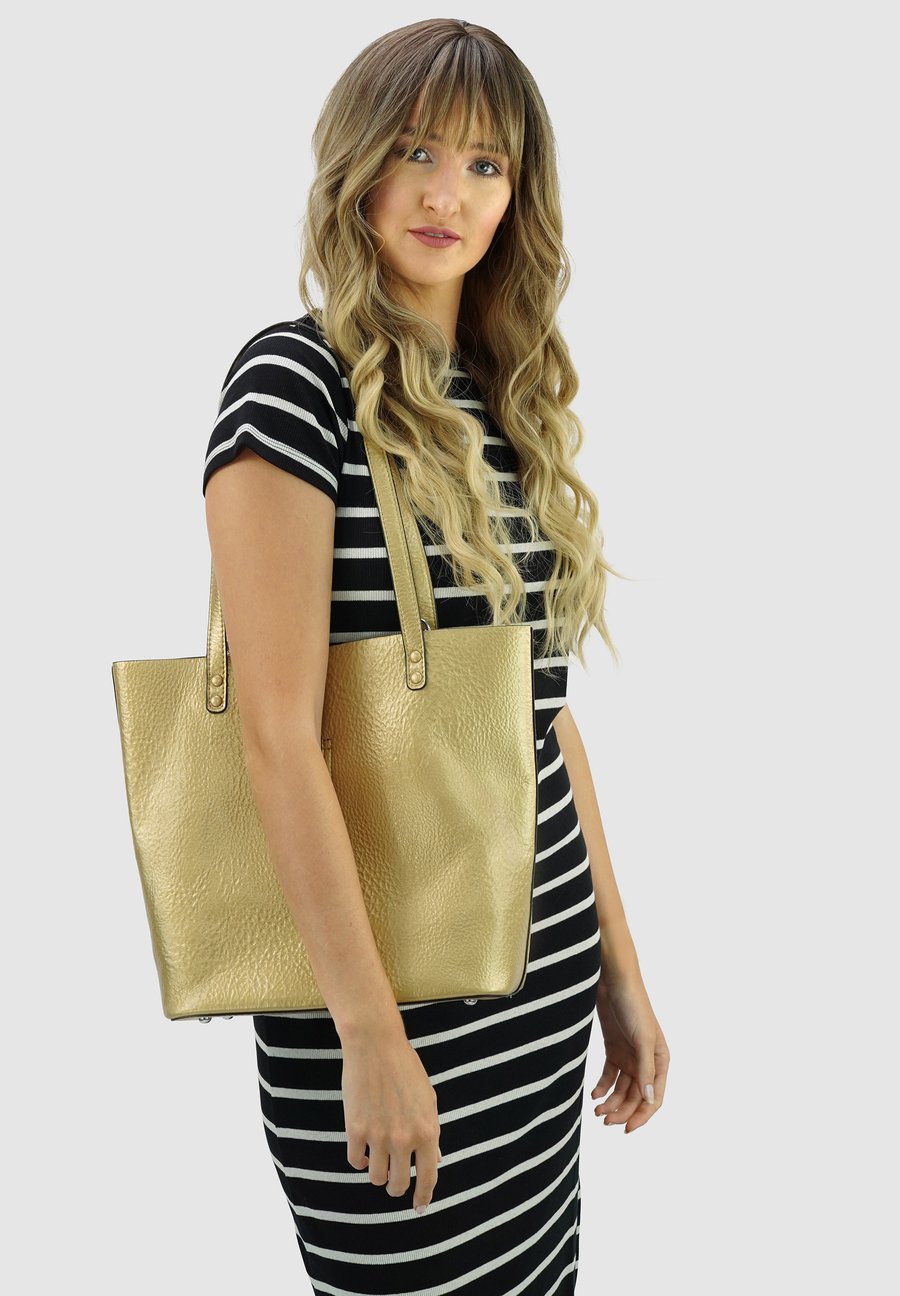 Сумка Harpa Handbag, Aztec Gold/Gold-Coloured
Сумка Harpa Handbag, Aztec Gold/Gold-Coloured