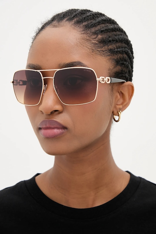 Солнцезащитные очки Guess, золотой
Солнцезащитные очки Guess, золотой