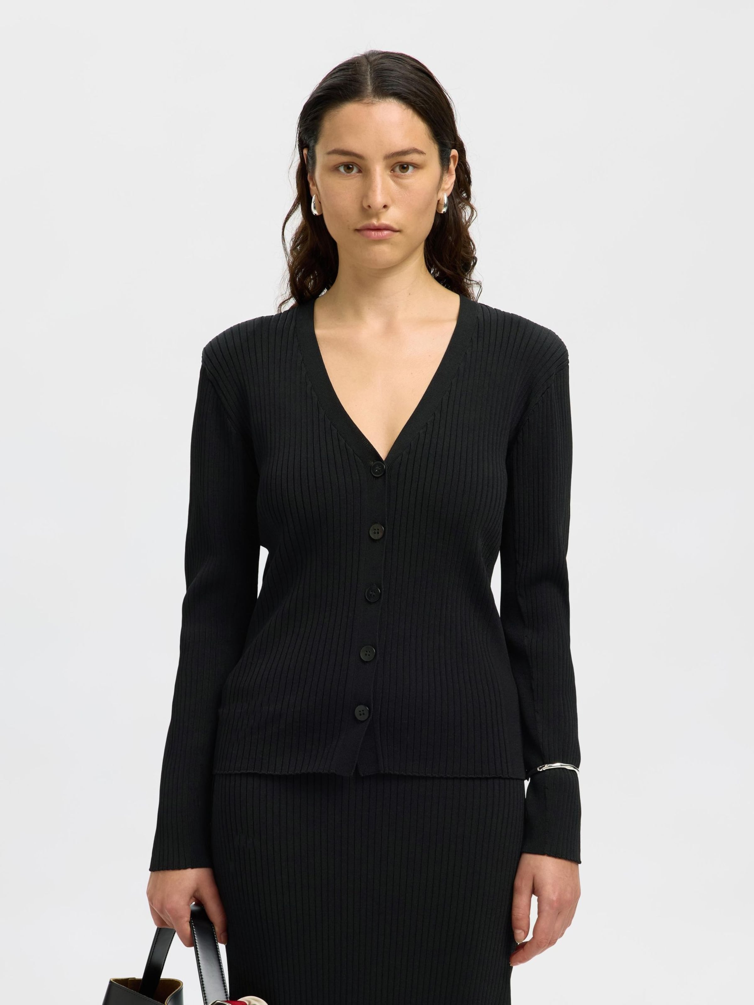 SELECTED Вязаный кардиган 'SLFCarly' в черном цвете
SELECTED Вязаный кардиган 'SLFCarly' в черном цвете