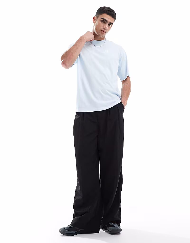 Футболка Champion с круглым вырезом синего цвета
Футболка Champion с круглым вырезом синего цвета